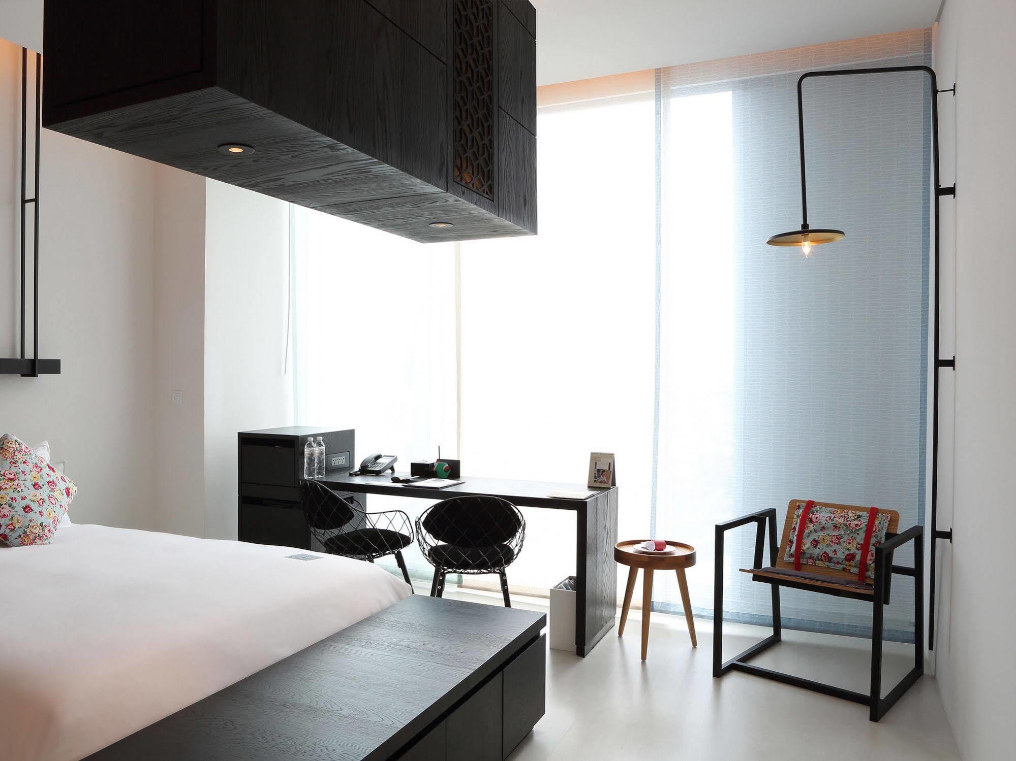เดอะ เพลซ ไท่หนาน Hotel ไถหนาน ภายนอก รูปภาพ