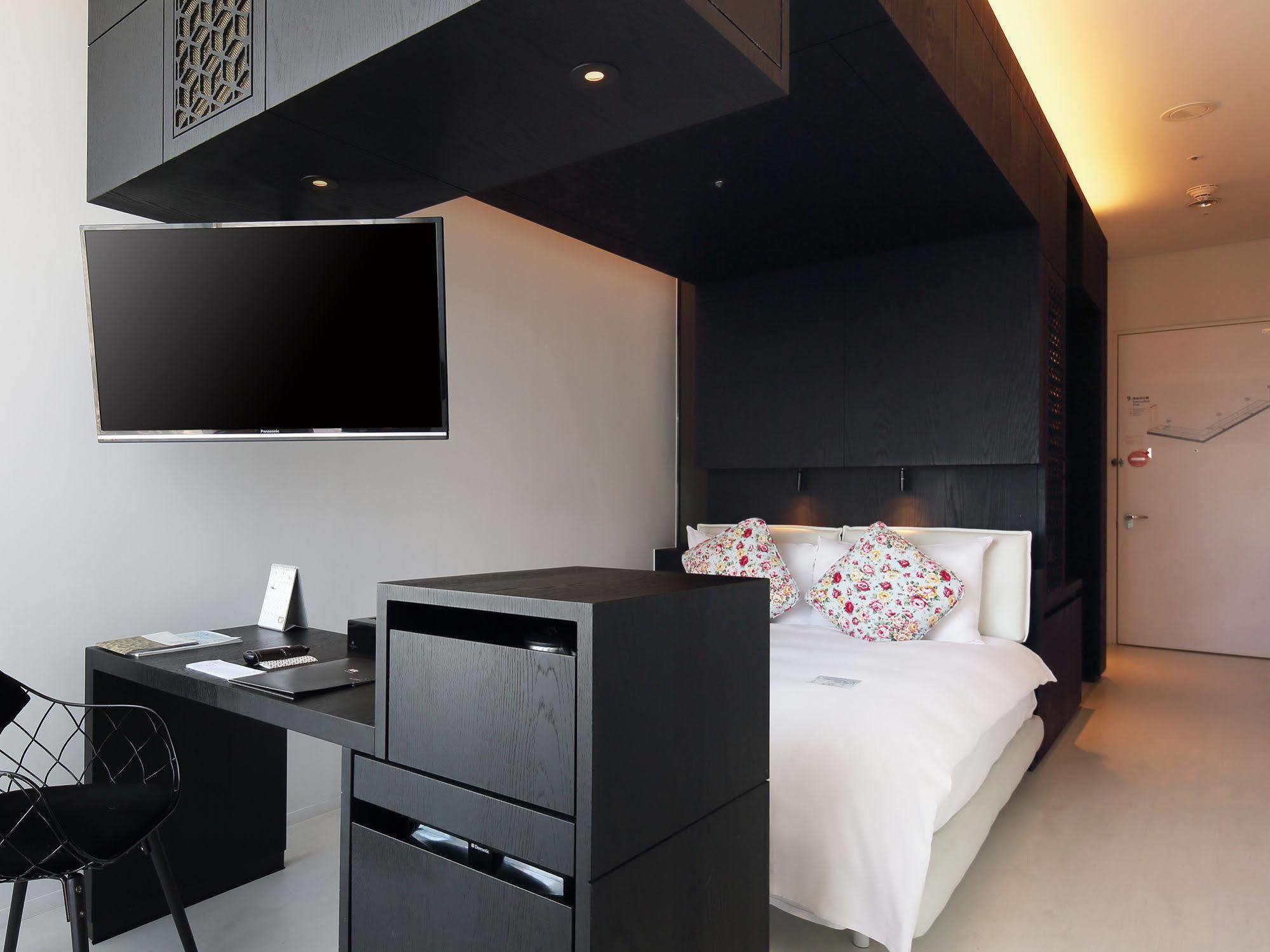 เดอะ เพลซ ไท่หนาน Hotel ไถหนาน ภายนอก รูปภาพ