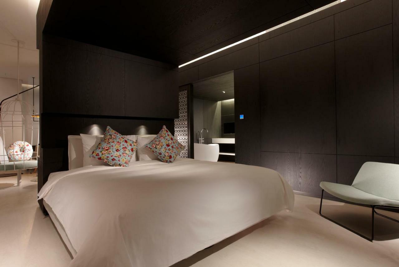 เดอะ เพลซ ไท่หนาน Hotel ไถหนาน ภายนอก รูปภาพ